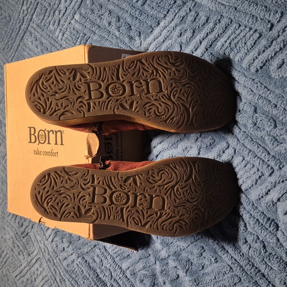 NIB Born Dark Red Viv Ankle Boot Sz 39-40 Sz 9 - Picture 5 of 8